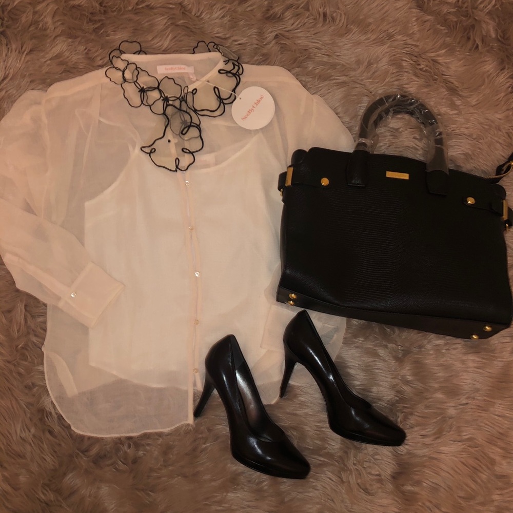 Gorgeous Floral winter white Neck Blouse
